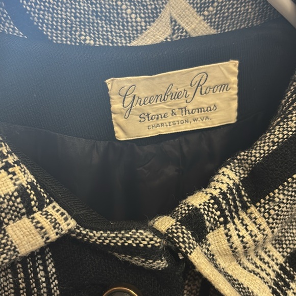 Black/cream plaid coat
Vintage Stone & Thomas
Small - Picture 2 of 3
